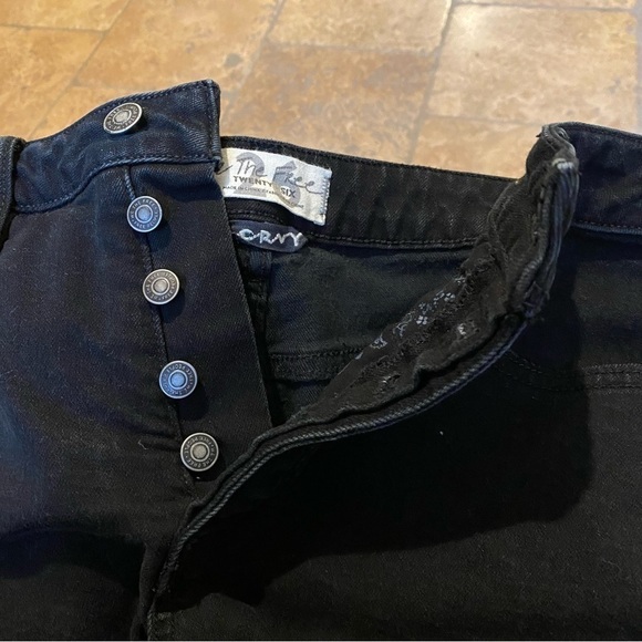 WE THE FREE Women Black Raw Hem Jean Shorts Size 26 - Picture 4 of 9